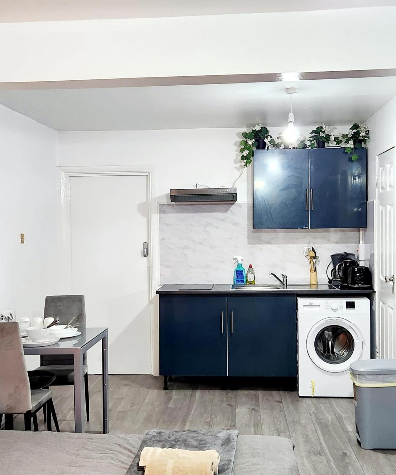 New Deluxe Studio Apt-2 Лондон Номер фото