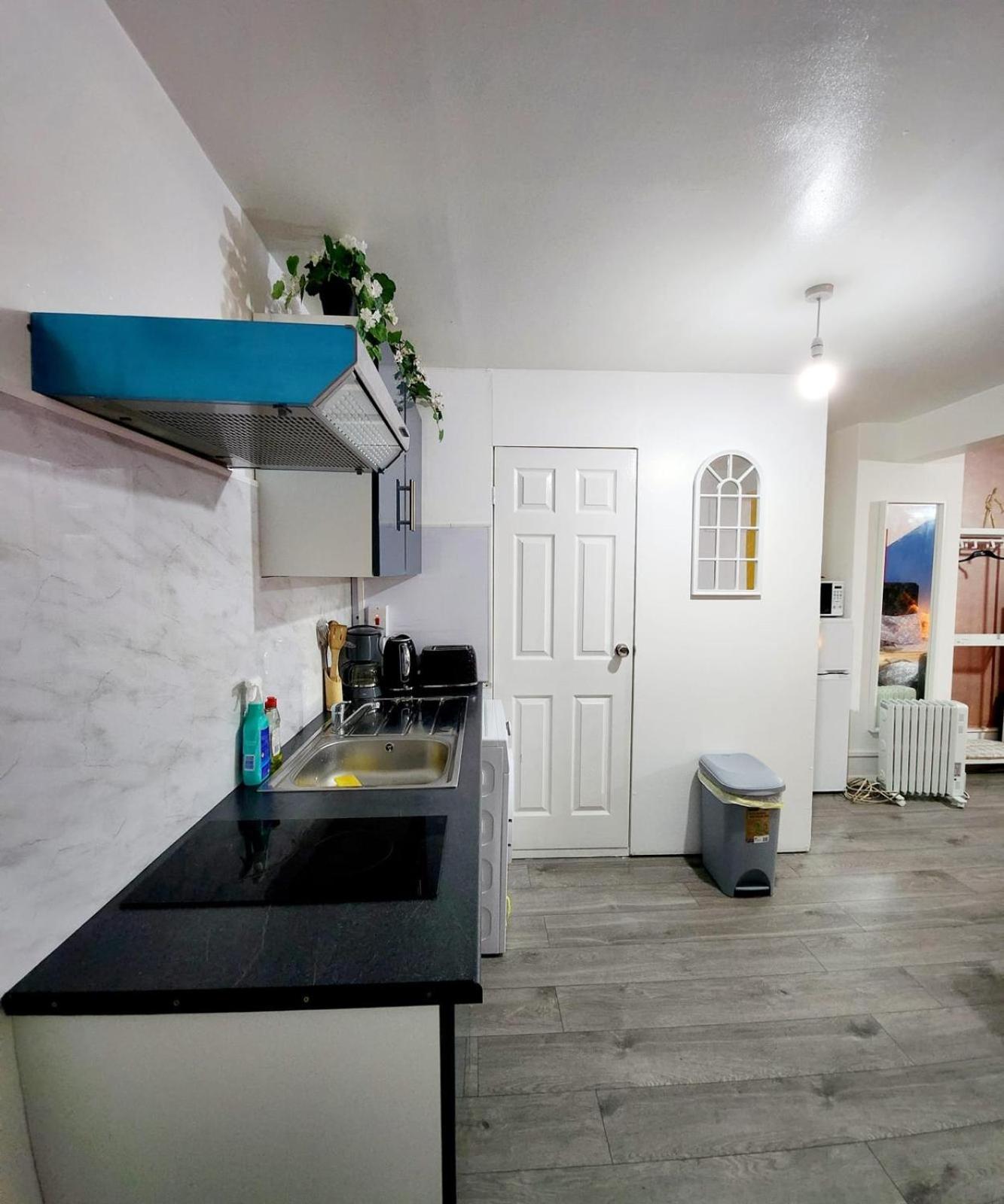 New Deluxe Studio Apt-2 Лондон Номер фото